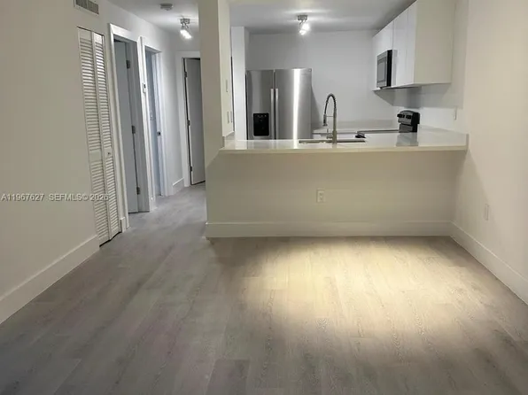 210 SW 11th St APT 510, Miami, FL 33130