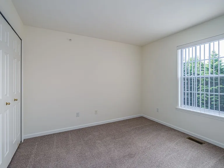 Ashford Apartments — Photo 38