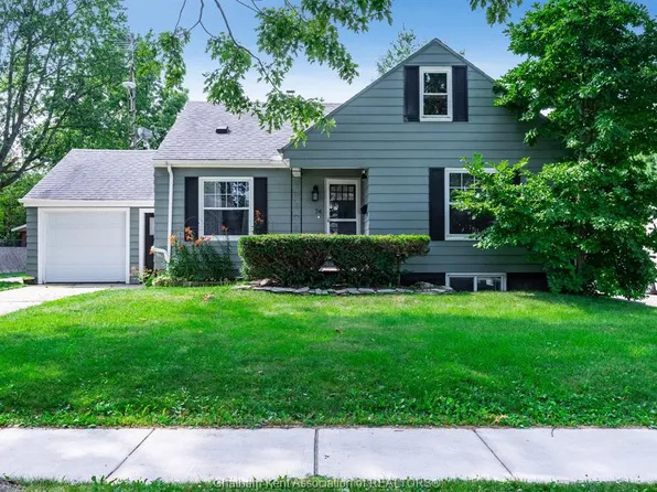 74 Marlborough St E, Leamington, ON N8H 1W9