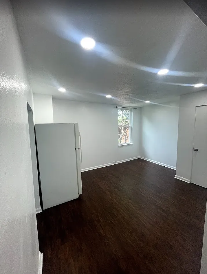 221 Orchard Place - 1 — Photo 3