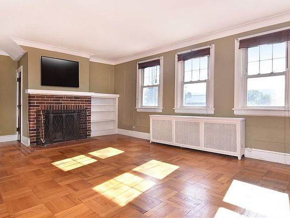 4th image of 28 Whitman St Floor 2