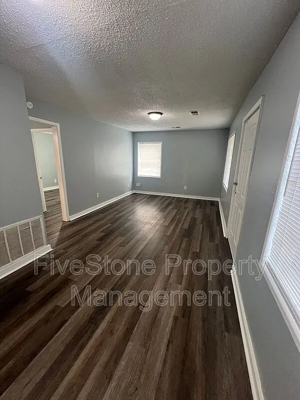 2 bed, 1.0 bath, $895 — Photo 3