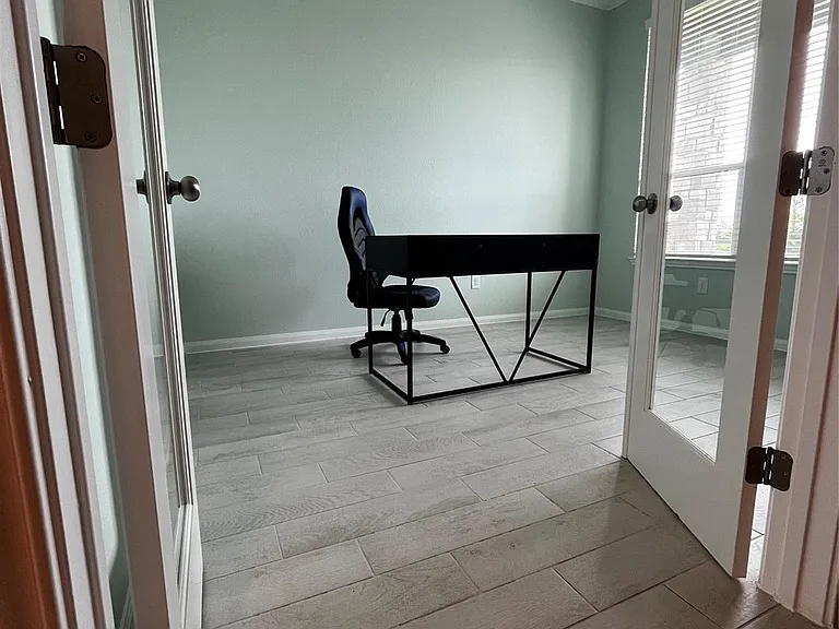 18206 Sonresa Way — Photo 2