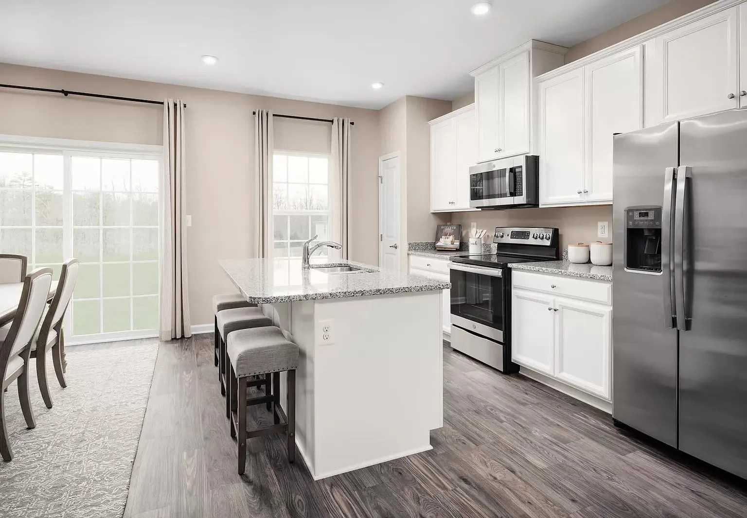 45 Wentworth Ln — Photo 2
