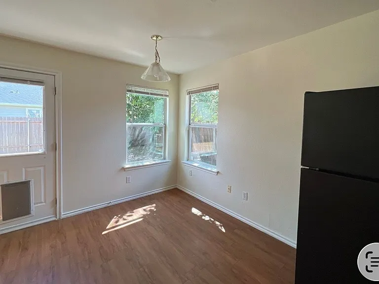 940 Goldenrod St — Photo 8