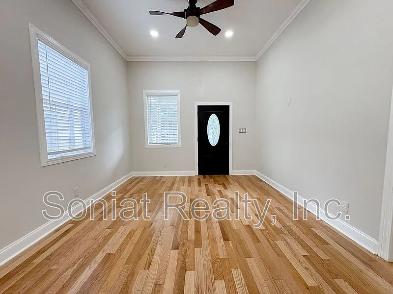 3 bed, 2.0 bath, 1100 sqft, $2,400 — Photo 3