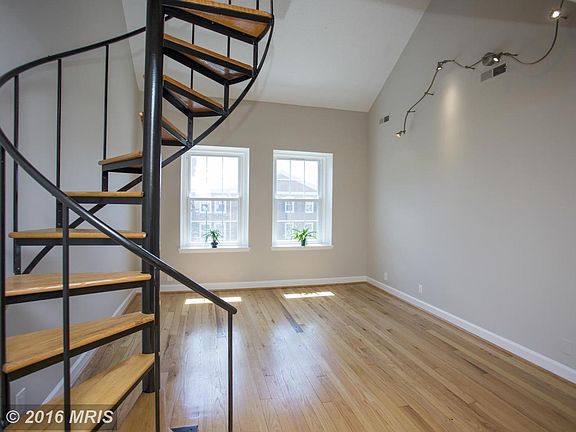 3rd image of 3059 S Buchanan St APT C1