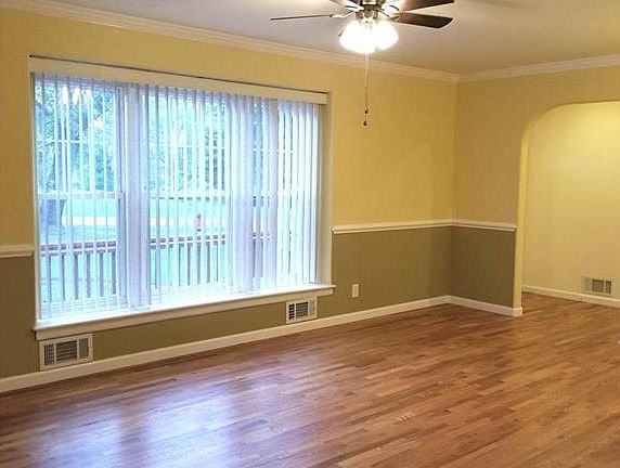 4th image of 7019 Sycamore Ave