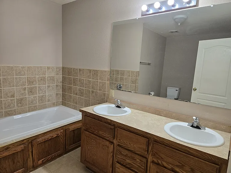 115 Valentina Dr — Photo 4