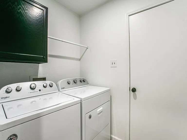 333 Banyan Dr — Photo 12