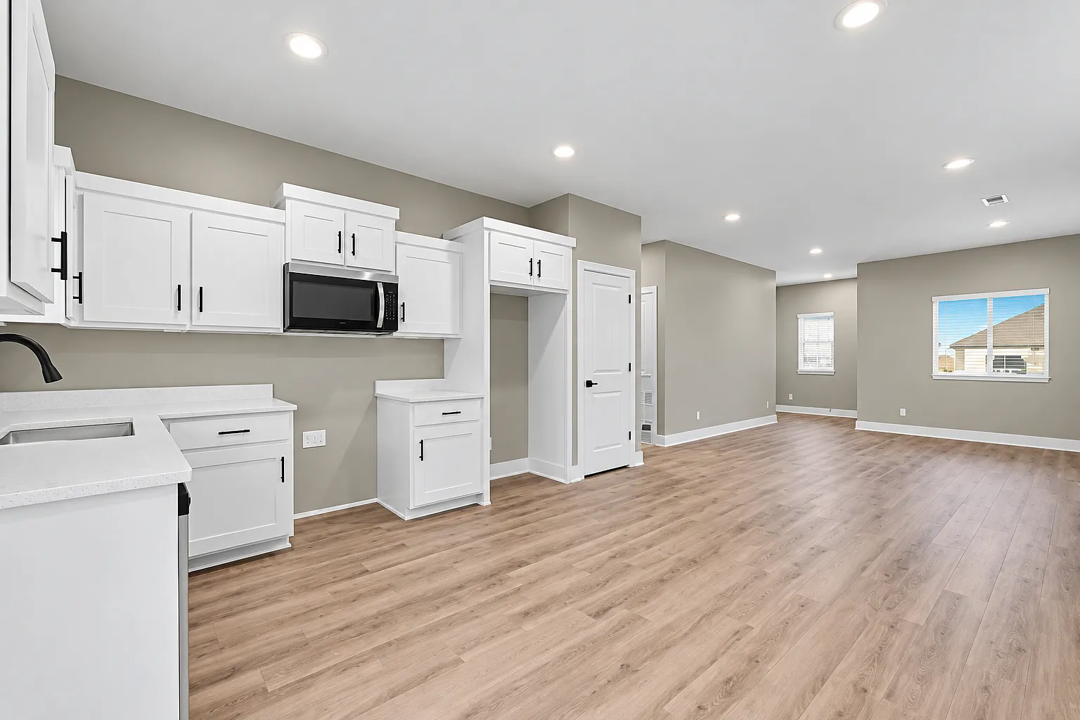 4 bed, 1500 sqft, $2,500 — Photo 4