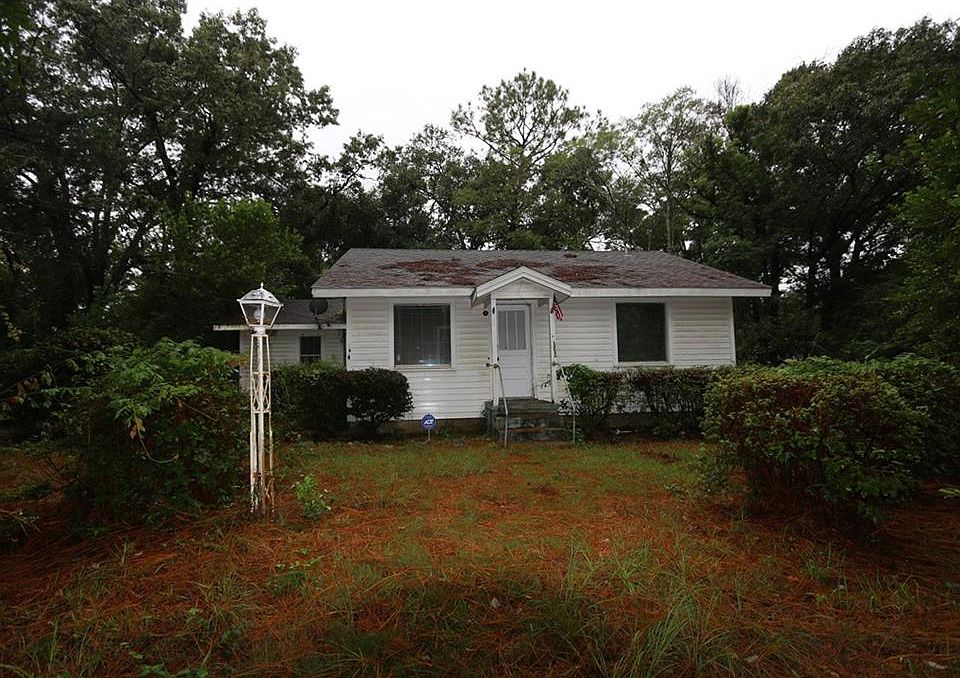 1st image of 1701 Crestwood Dr