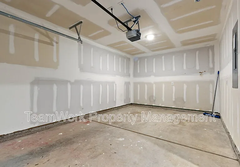 163 Rosefield Ct — Photo 26