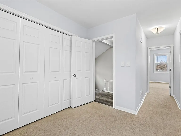 2510 Roslyn Ave — Photo 32