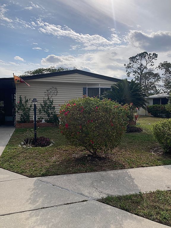 621 Charlemagne Blvd