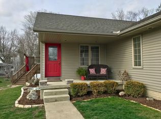 400 Franklin St, Mahomet, IL 61853