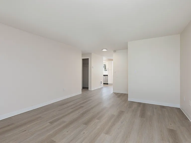 Westhampton Apartments — Photo 11