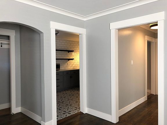 5th image of 440 E Saint James St