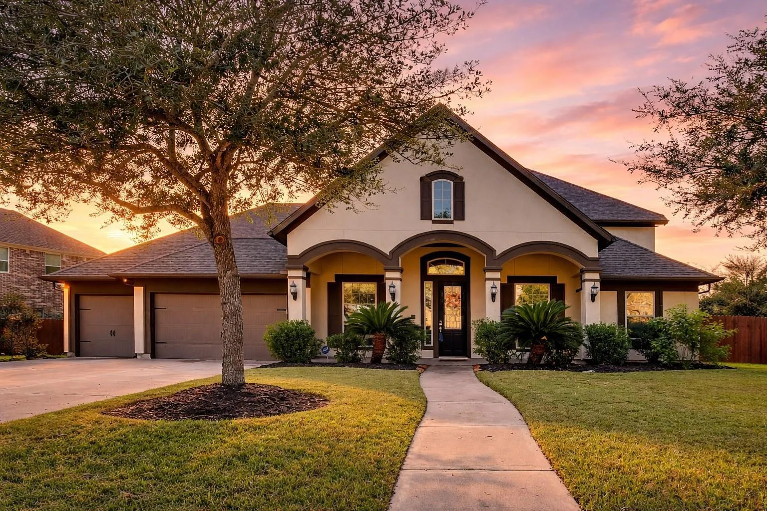 4 bed, 3.5 bath, 4101 sqft, $4,500 — Photo 1