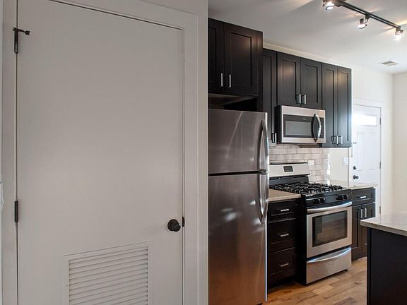 3rd image of 2207 W Eastwood Ave #2