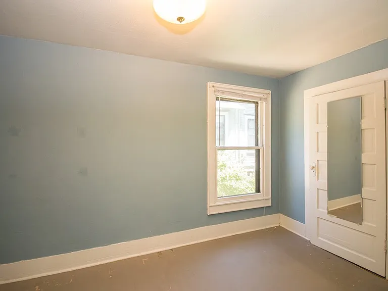 433 SW 5th St — Photo 9