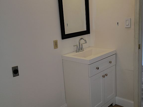 3rd image of 711 Cates St #711
