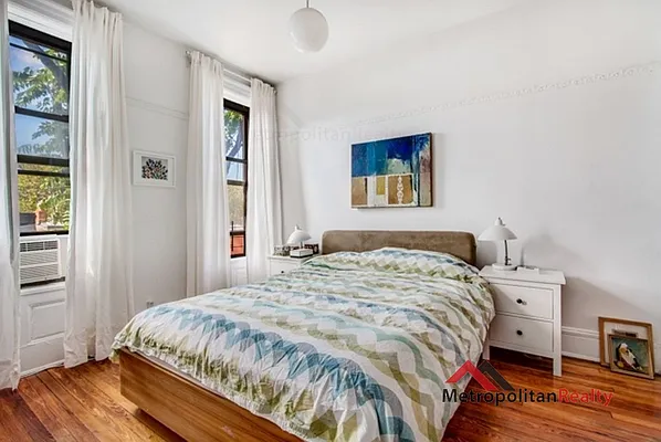 Rented by Metropolitan Realty | media 4