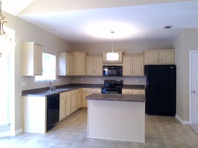 1304 Napa Point E — Photo 2
