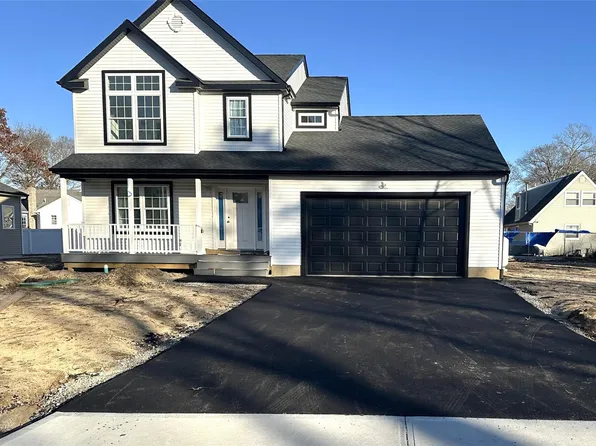 33 Florida Avenue, Medford, NY 11763