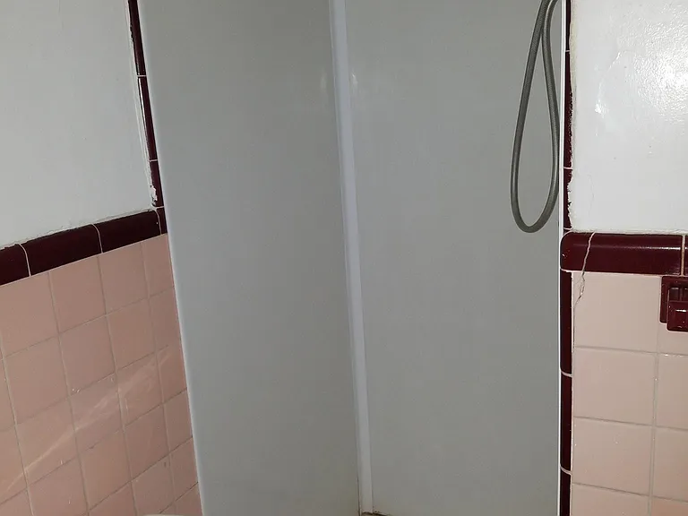 2nd full bath with shower