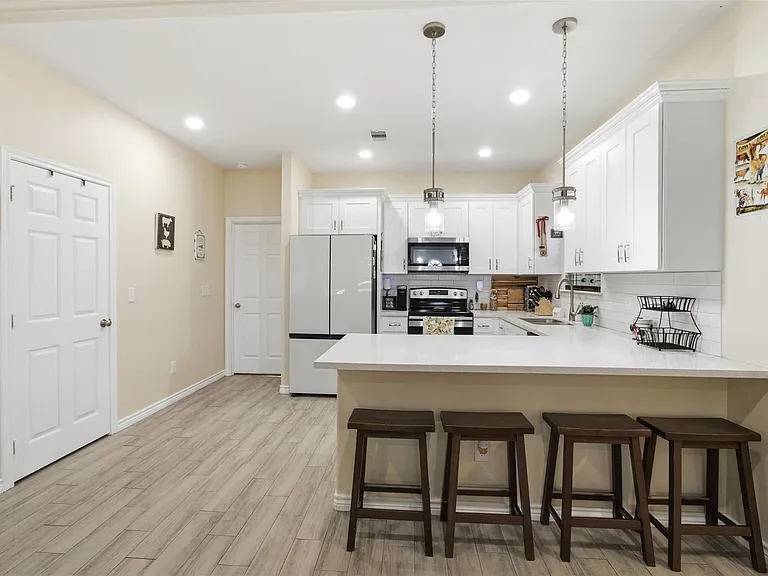 16529 Kingsbury Dr — Photo 11