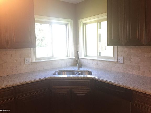 4th image of 62896 Franklin Park Dr