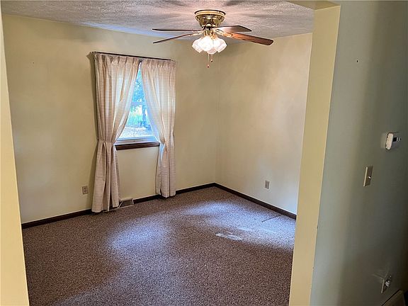 5th image of 53 Bentley Ave
