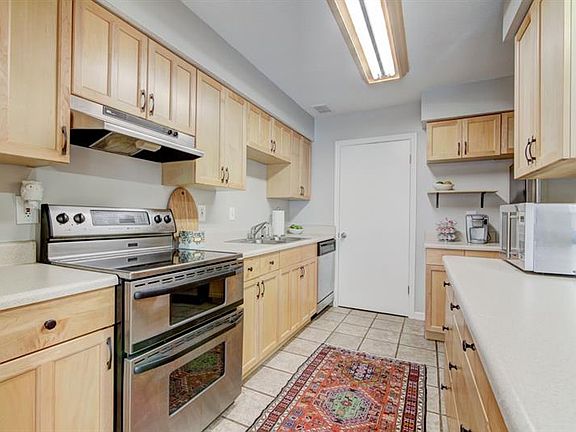 4th image of 2401 Farmstead Cir SE