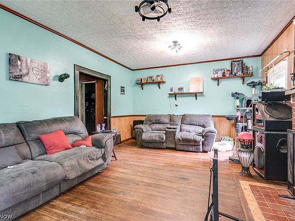 3rd image of 626 N Main St