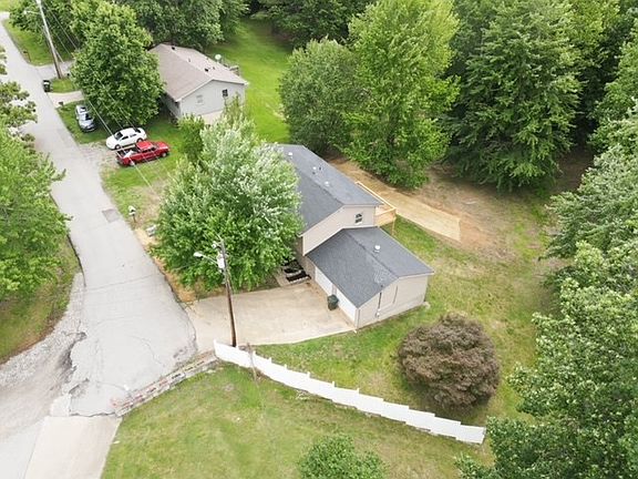 3rd image of 120 S Russell Dr