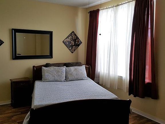 5th image of 701 Mirror Lake Dr N APT 400