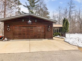25346 Island View Dr, Cohasset, MN 55721