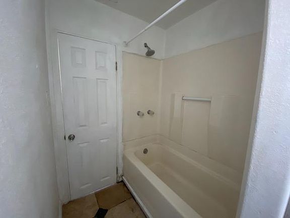 5th image of 9318 Rush St