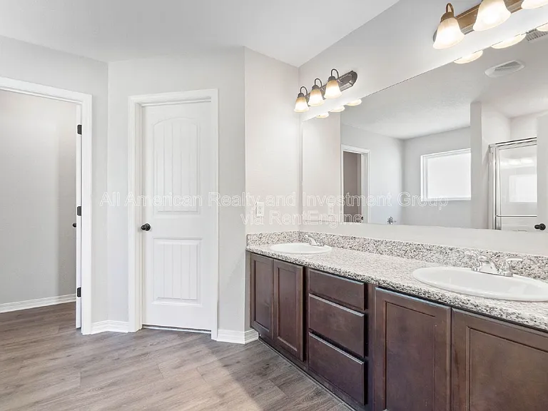 2432 Frontera St — Photo 16