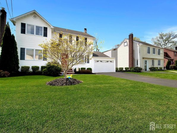 233 Martool Dr, Woodbridge, NJ 07095