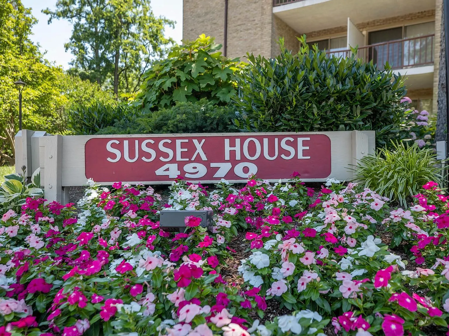 Sussex House — Photo 1