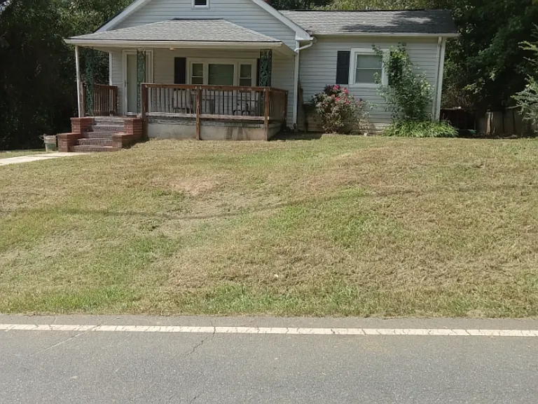 921 Lincoln St — Photo 3
