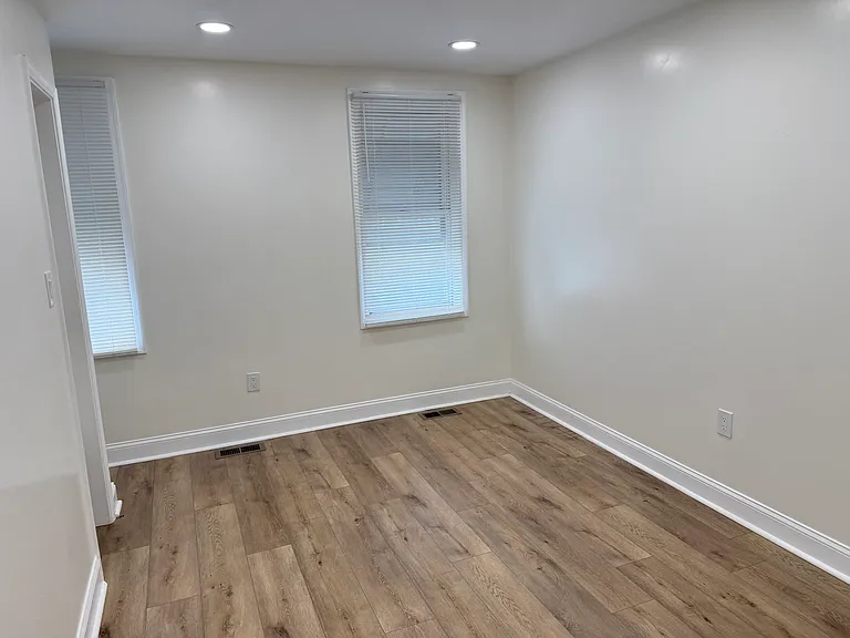2720 E Biddle St — Photo 33