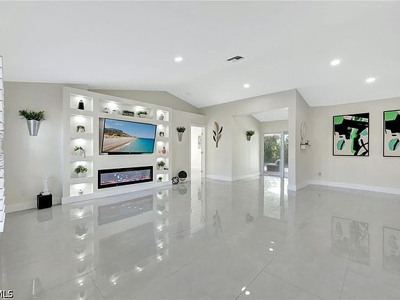 3rd image of 2320 SW 21st St