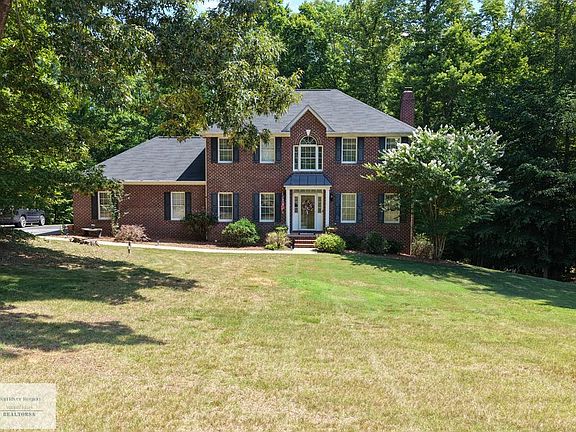 2nd image of 841 Poplar Trce
