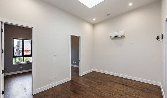 5th image of 22 Belvedere St #4
