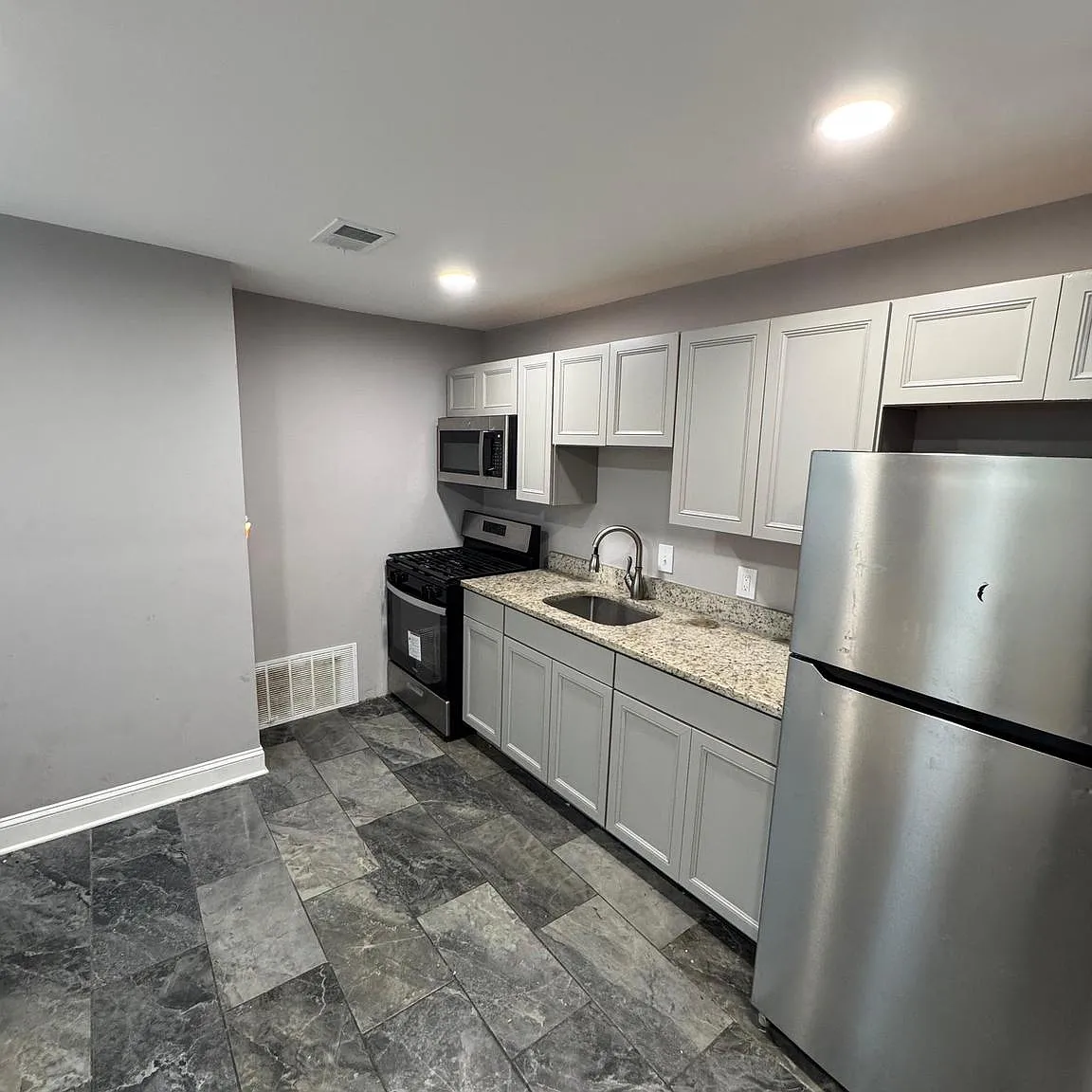 2 bed, 1584 sqft, $1,595 — Photo 3