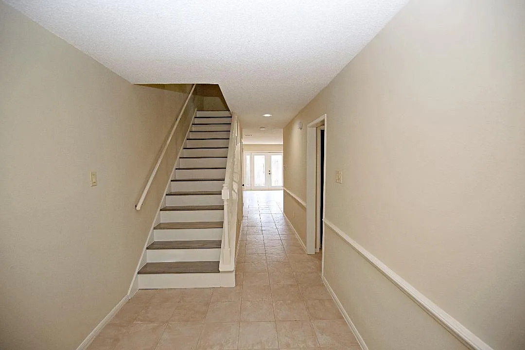 4 bed, 3.0 bath, 2256 sqft, $2,200 — Photo 2