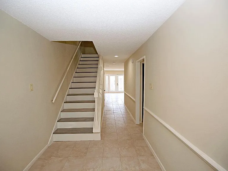 1370 Country Place Dr — Photo 6